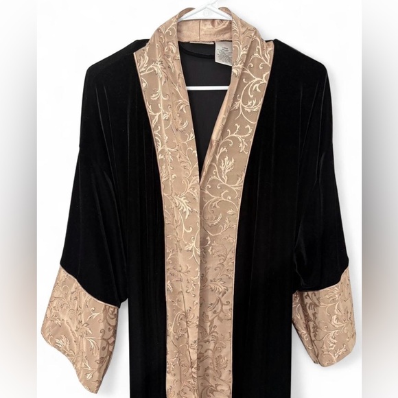 Vintage Delicates Long Black Velvet Robe Borcade Gold Floral Accent Large Luxury - Picture 2 of 7